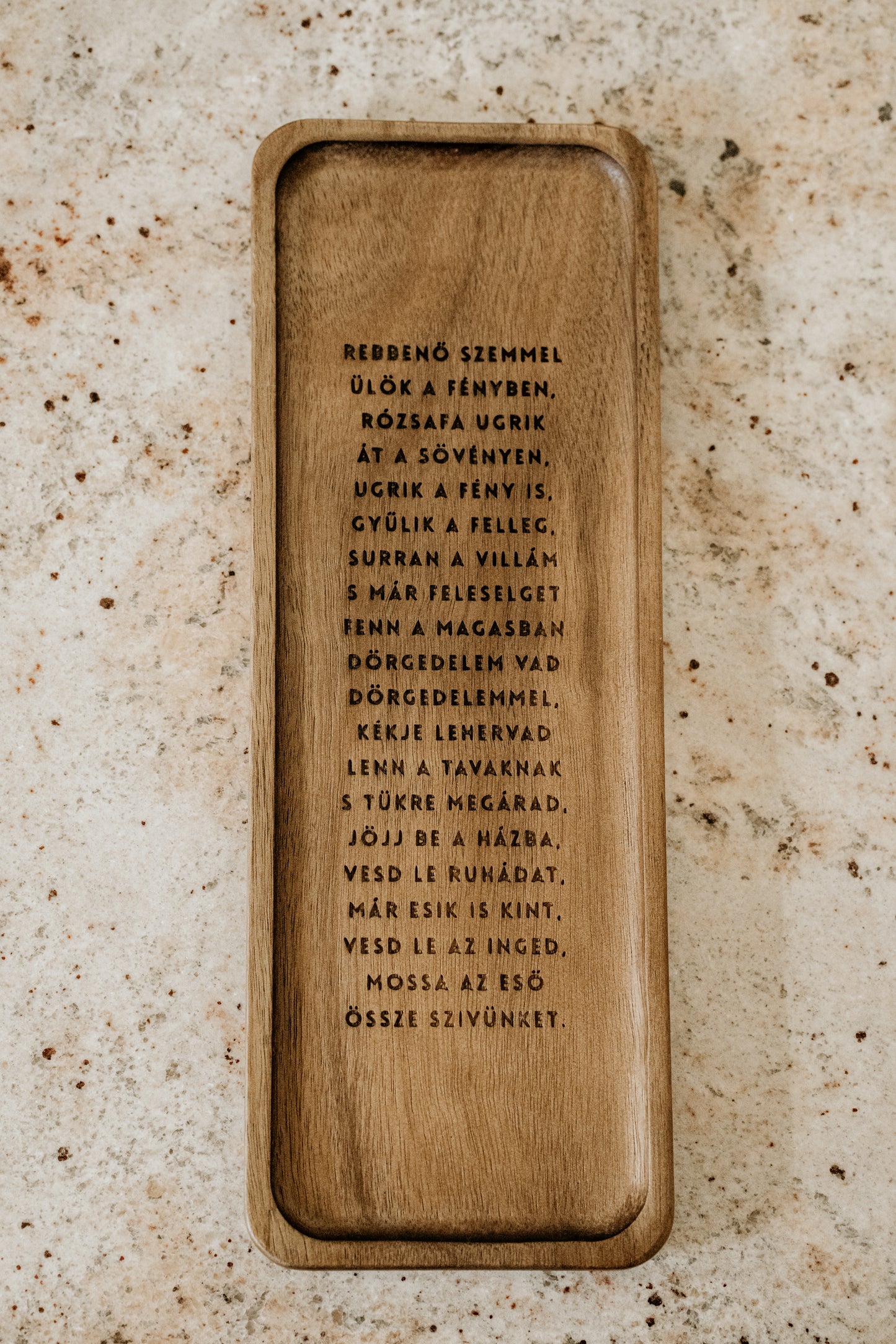 Radnóti verses fa tál