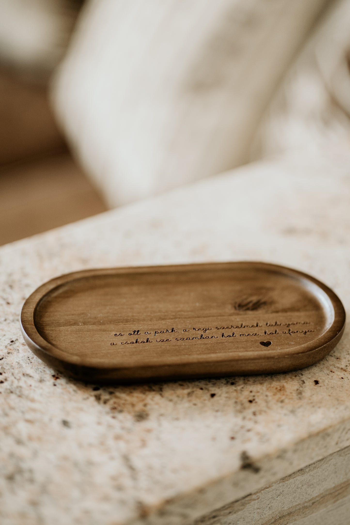 Radnóti verses fa tál